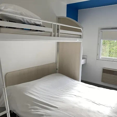 F1 Hotel *